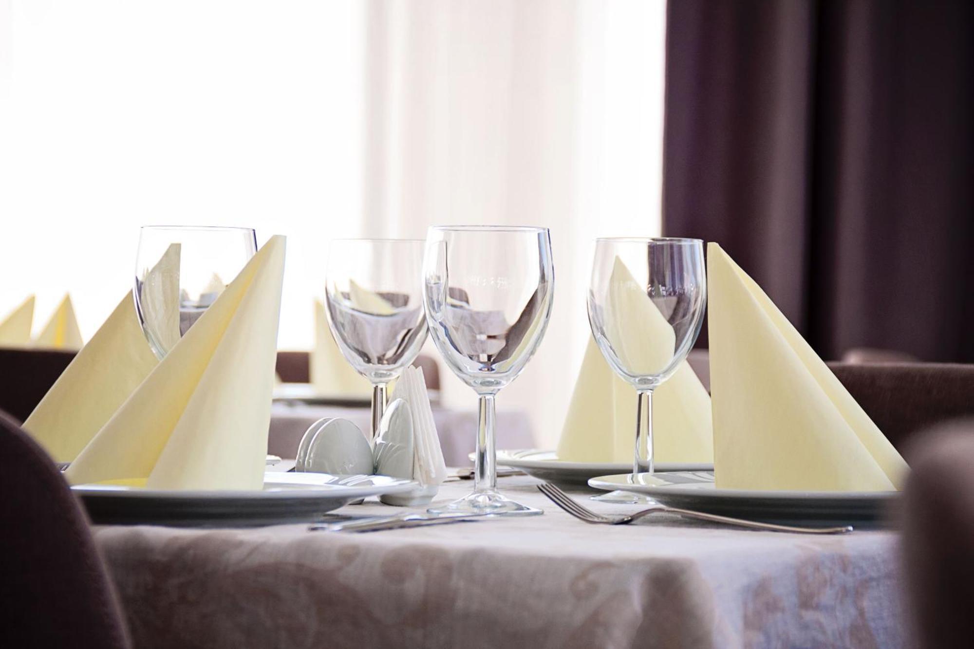 אלכסינץ Bosphorus Hotel מראה חיצוני תמונה