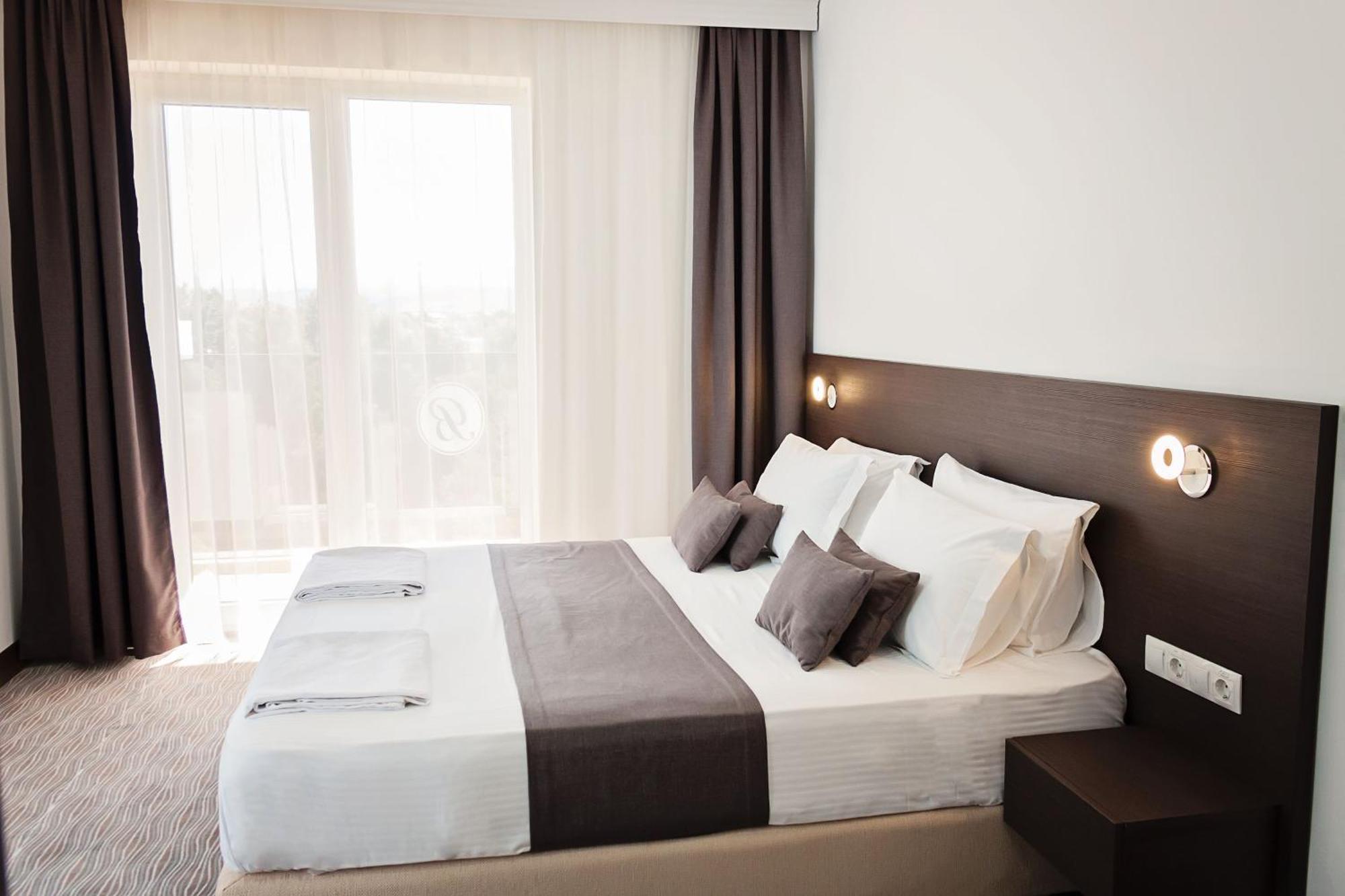 אלכסינץ Bosphorus Hotel מראה חיצוני תמונה