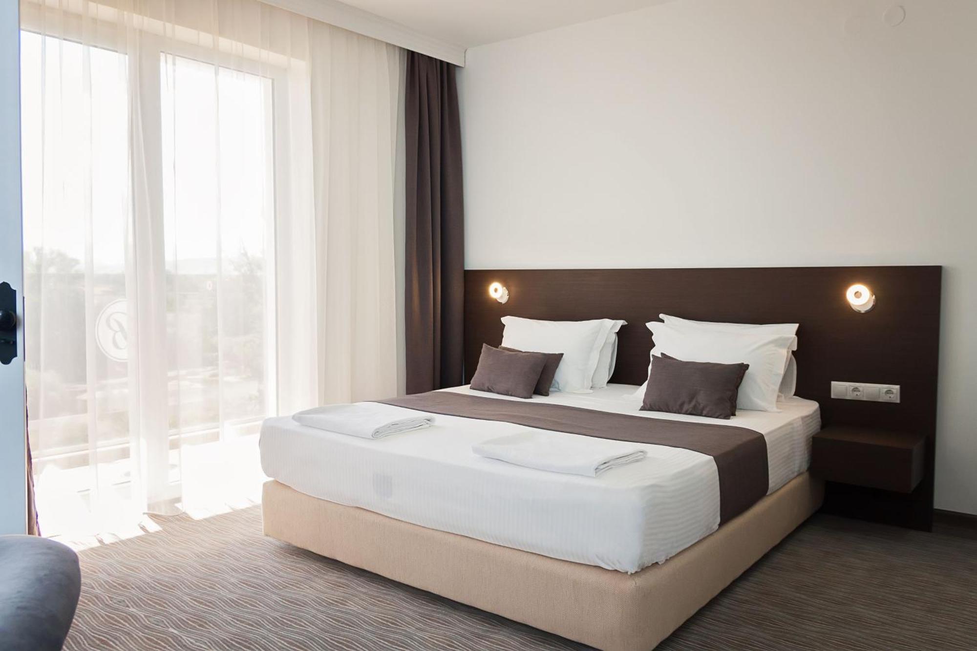אלכסינץ Bosphorus Hotel מראה חיצוני תמונה