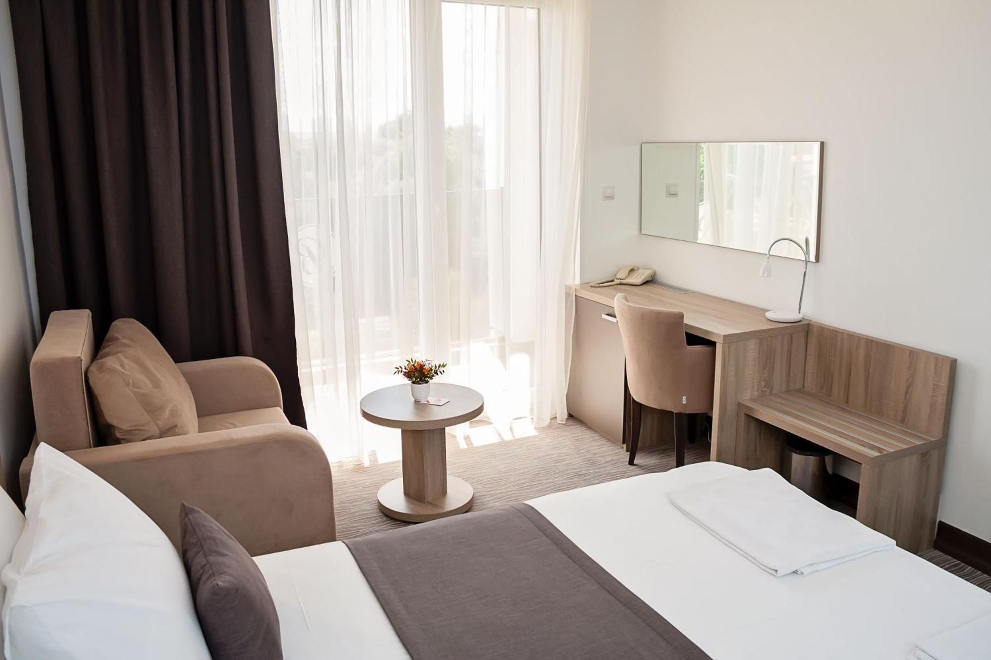אלכסינץ Bosphorus Hotel מראה חיצוני תמונה